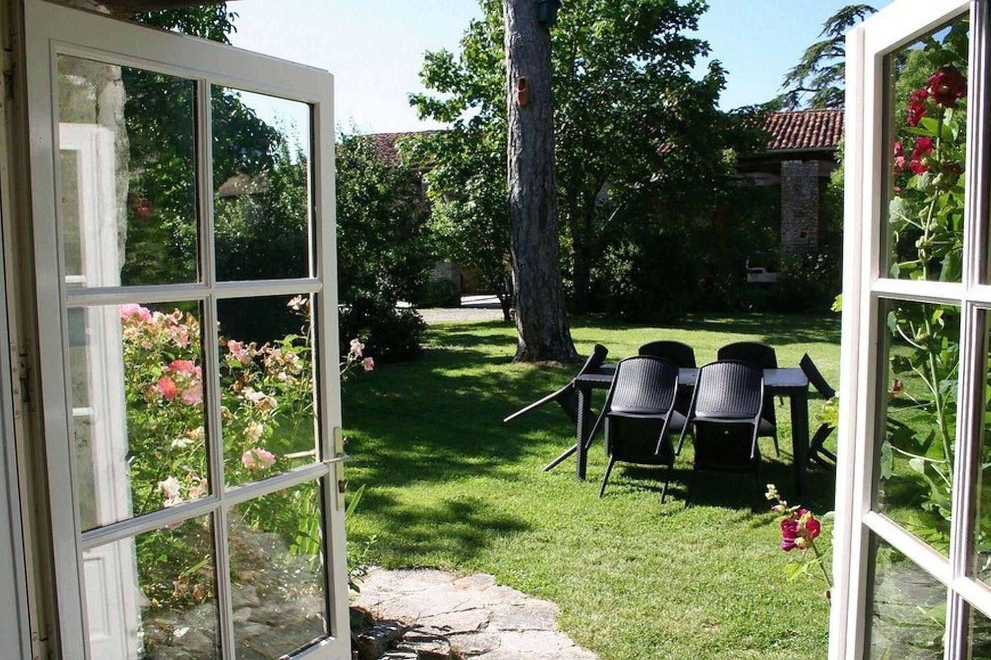 Domaine De Chantageasse Asnières-la-Giraud Екстериор снимка